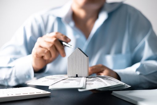 cuándo hacer refinanciamiento decisión estrategia hipotecaria concepto
